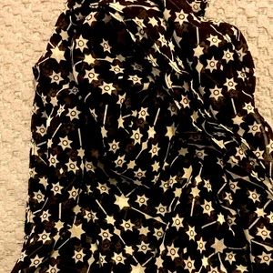 NWOT CUTE BLACK/STAR SCARF